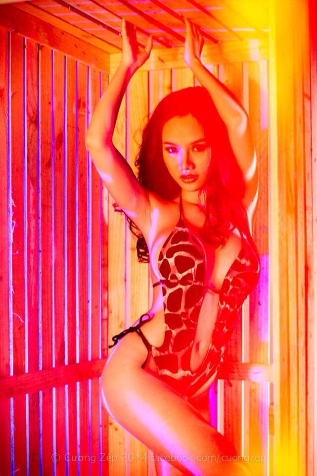 偷窥裸体女性做爰